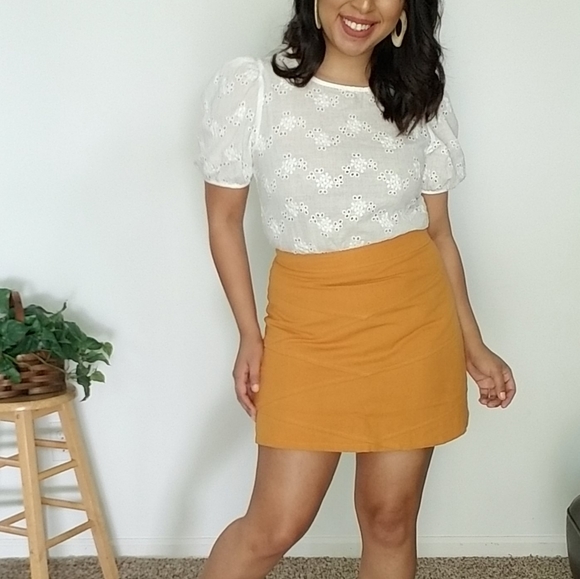 GOLDEN HOUR YELLOW TEXTURED MINI SKIRT - Picture 5 of 9